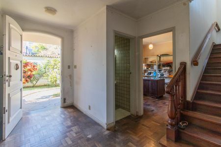 Casa à venda com 320m², 6 quartos e 2 vagas Casa à venda com 320m², 6 quartos e 2 vagasSala