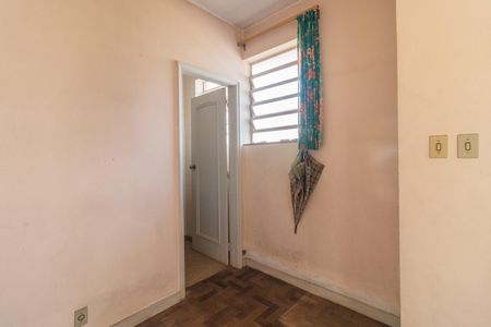 Casa à venda com 320m², 6 quartos e 2 vagas Casa à venda com 320m², 6 quartos e 2 vagasQuarto de Serviço