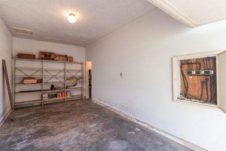 Casa à venda com 320m², 6 quartos e 2 vagas Casa à venda com 320m², 6 quartos e 2 vagasGaragem