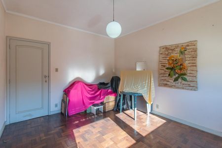 Casa à venda com 320m², 6 quartos e 2 vagas Casa à venda com 320m², 6 quartos e 2 vagasQuarto 4