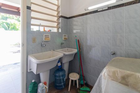 Casa à venda com 320m², 6 quartos e 2 vagas Casa à venda com 320m², 6 quartos e 2 vagasÁrea de Serviço