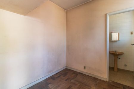 Casa à venda com 320m², 6 quartos e 2 vagas Casa à venda com 320m², 6 quartos e 2 vagasQuarto de Serviço