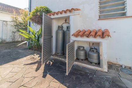 Casa à venda com 320m², 6 quartos e 2 vagas Casa à venda com 320m², 6 quartos e 2 vagasQuintal