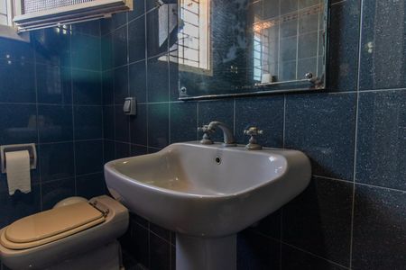 Casa à venda com 320m², 6 quartos e 2 vagas Casa à venda com 320m², 6 quartos e 2 vagasBanheiro da Suíte