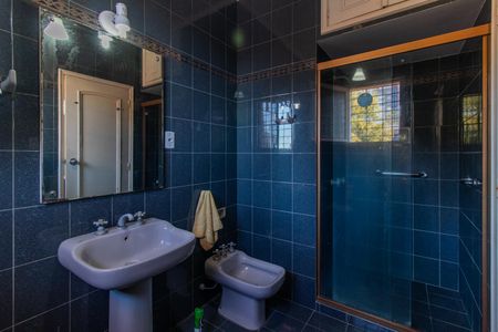 Casa à venda com 320m², 6 quartos e 2 vagas Casa à venda com 320m², 6 quartos e 2 vagasBanheiro da Suíte