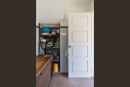 Casa à venda com 320m², 6 quartos e 2 vagas Casa à venda com 320m², 6 quartos e 2 vagasÁrea de Serviço