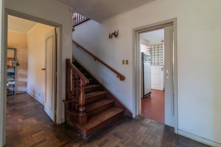 Casa à venda com 320m², 6 quartos e 2 vagas Casa à venda com 320m², 6 quartos e 2 vagasSala