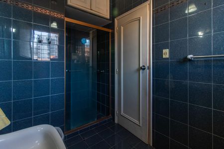 Casa à venda com 320m², 6 quartos e 2 vagas Casa à venda com 320m², 6 quartos e 2 vagasBanheiro da Suíte