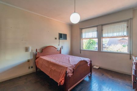 Casa à venda com 320m², 6 quartos e 2 vagas Casa à venda com 320m², 6 quartos e 2 vagasSuíte