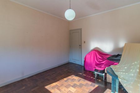 Casa à venda com 320m², 6 quartos e 2 vagas Casa à venda com 320m², 6 quartos e 2 vagasQuarto 4