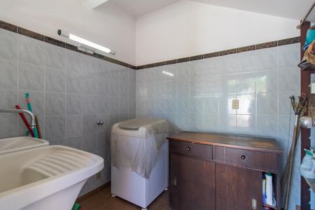 Casa à venda com 320m², 6 quartos e 2 vagas Casa à venda com 320m², 6 quartos e 2 vagasÁrea de Serviço