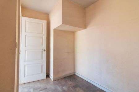 Casa à venda com 320m², 6 quartos e 2 vagas Casa à venda com 320m², 6 quartos e 2 vagasQuarto de Serviço