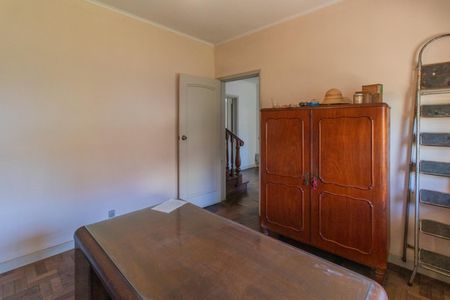 Casa à venda com 320m², 6 quartos e 2 vagas Casa à venda com 320m², 6 quartos e 2 vagasQuarto 1