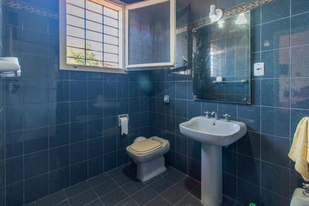 Casa à venda com 320m², 6 quartos e 2 vagas Casa à venda com 320m², 6 quartos e 2 vagasBanheiro da Suíte