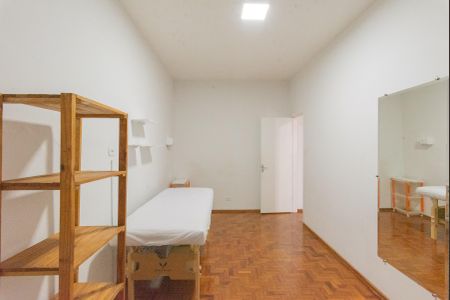 Casa à venda com 279m², 2 quartos e 3 vagas Casa à venda com 279m², 2 quartos e 3 vagasEdícula