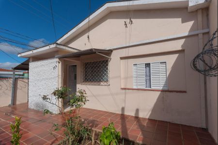 Casa à venda com 279m², 2 quartos e 3 vagas Casa à venda com 279m², 2 quartos e 3 vagasFachada