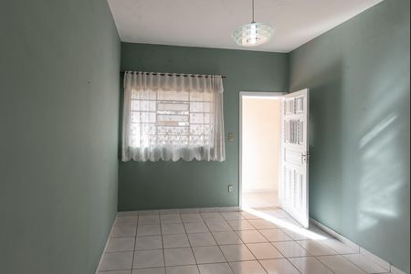 Casa à venda com 279m², 2 quartos e 3 vagas Casa à venda com 279m², 2 quartos e 3 vagasSala