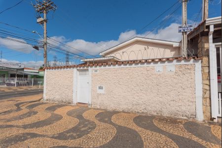 Casa à venda com 279m², 2 quartos e 3 vagas Casa à venda com 279m², 2 quartos e 3 vagasFachada