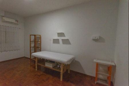 Casa à venda com 279m², 2 quartos e 3 vagas Casa à venda com 279m², 2 quartos e 3 vagasEdícula