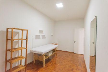 Casa à venda com 279m², 2 quartos e 3 vagas Casa à venda com 279m², 2 quartos e 3 vagasEdícula