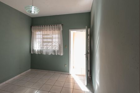 Casa à venda com 279m², 2 quartos e 3 vagas Casa à venda com 279m², 2 quartos e 3 vagasSala