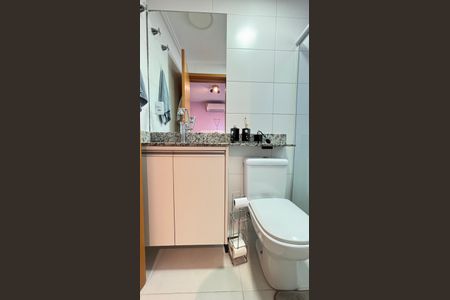 Apartamento à venda com 97m², 3 quartos e 2 vagas Apartamento à venda com 97m², 3 quartos e 2 vagasBanheiro da Suíte
