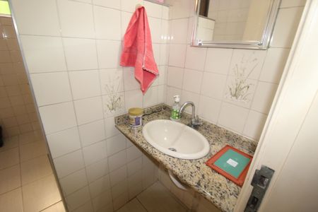 Casa à venda com 161m², 4 quartos e 2 vagasBanheiro 2