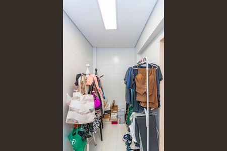 Casa à venda com 350m², 4 quartos e 2 vagas Casa à venda com 350m², 4 quartos e 2 vagasCloset da suíte 3