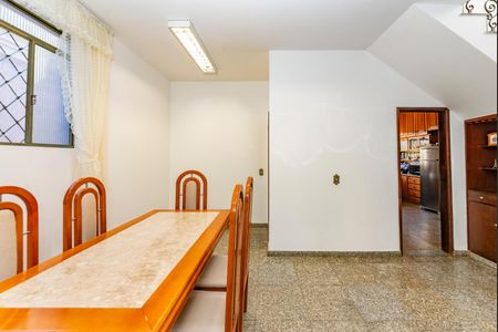 Casa à venda com 350m², 4 quartos e 2 vagas Casa à venda com 350m², 4 quartos e 2 vagasSala 3
