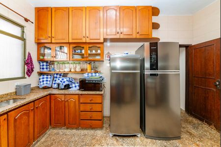 Casa à venda com 350m², 4 quartos e 2 vagas Casa à venda com 350m², 4 quartos e 2 vagasCozinha