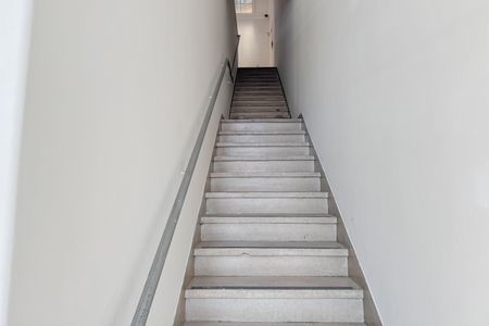 Casa à venda com 447m², 3 quartos e 1 vaga Casa à venda com 447m², 3 quartos e 1 vagaEscada