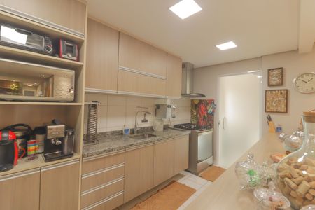 Apartamento à venda com 131m², 3 quartos e 3 vagas Apartamento à venda com 131m², 3 quartos e 3 vagasCozinha e Área de Serviço