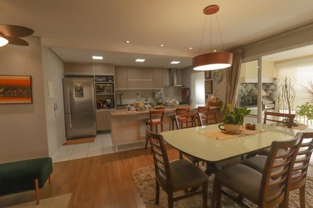 Apartamento à venda com 131m², 3 quartos e 3 vagas Apartamento à venda com 131m², 3 quartos e 3 vagasSala