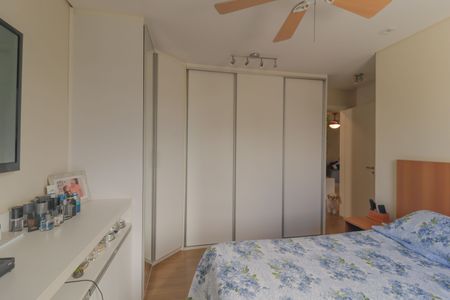 Apartamento à venda com 131m², 3 quartos e 3 vagas Apartamento à venda com 131m², 3 quartos e 3 vagasSuíte
