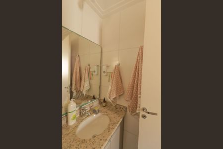 Apartamento à venda com 131m², 3 quartos e 3 vagas Apartamento à venda com 131m², 3 quartos e 3 vagasSuíte 2 Banheiro