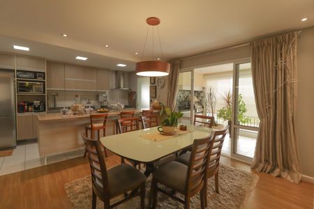 Apartamento à venda com 131m², 3 quartos e 3 vagas Apartamento à venda com 131m², 3 quartos e 3 vagasSala