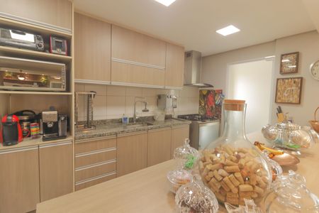 Apartamento à venda com 131m², 3 quartos e 3 vagas Apartamento à venda com 131m², 3 quartos e 3 vagasCozinha e Área de Serviço