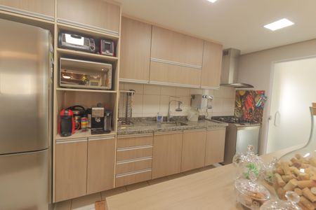 Apartamento à venda com 131m², 3 quartos e 3 vagas Apartamento à venda com 131m², 3 quartos e 3 vagasCozinha e Área de Serviço