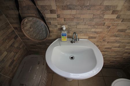 Casa à venda com 145m², 2 quartos e 2 vagasLavabo