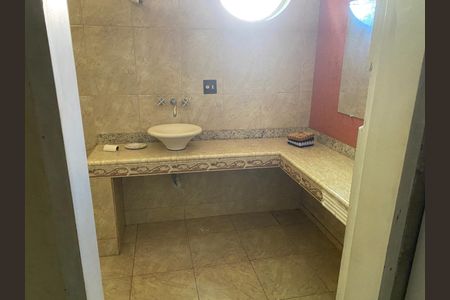 Casa para alugar com 350m², 4 quartos e 5 vagas