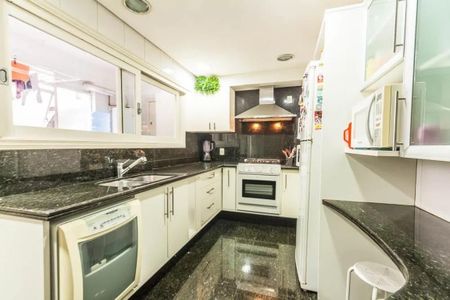 Apartamento à venda com 248m², 4 quartos e 2 vagas Apartamento à venda com 248m², 4 quartos e 2 vagasCozinha