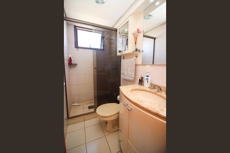 Apartamento à venda com 70m², 2 quartos e 2 vagas Apartamento à venda com 70m², 2 quartos e 2 vagasBanheiro da Suíte