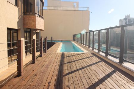 Apartamento à venda com 70m², 2 quartos e 2 vagas Apartamento à venda com 70m², 2 quartos e 2 vagasÁrea comum - Piscina