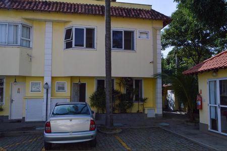 Casa de condomínio para alugar com 112m², 3 quartos e 2 vagas Casa de condomínio para alugar com 112m², 3 quartos e 2 vagasFachada