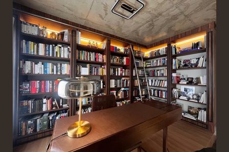 Apartamento à venda com 140m², 2 quartos e 4 vagas Apartamento à venda com 140m², 2 quartos e 4 vagasEscritório