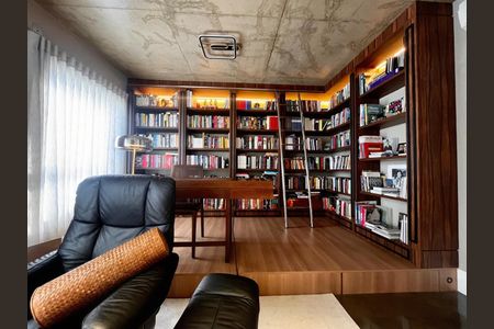 Apartamento à venda com 140m², 2 quartos e 4 vagas Apartamento à venda com 140m², 2 quartos e 4 vagasEscritório