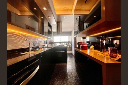 Apartamento à venda com 140m², 2 quartos e 4 vagas Apartamento à venda com 140m², 2 quartos e 4 vagasCozinha