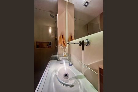 Apartamento à venda com 140m², 2 quartos e 4 vagas Apartamento à venda com 140m², 2 quartos e 4 vagasBanheiro