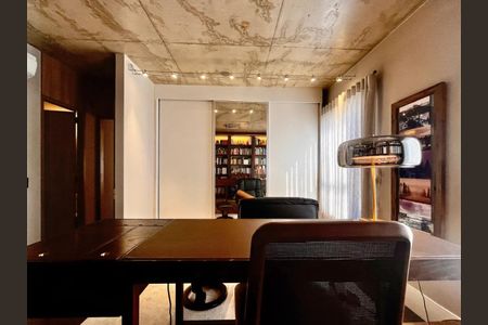 Apartamento à venda com 140m², 2 quartos e 4 vagas Apartamento à venda com 140m², 2 quartos e 4 vagasEscritório