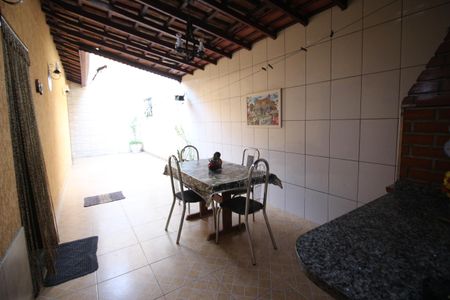 Casa à venda com 160m², 3 quartos e 8 vagasChurrasqueira